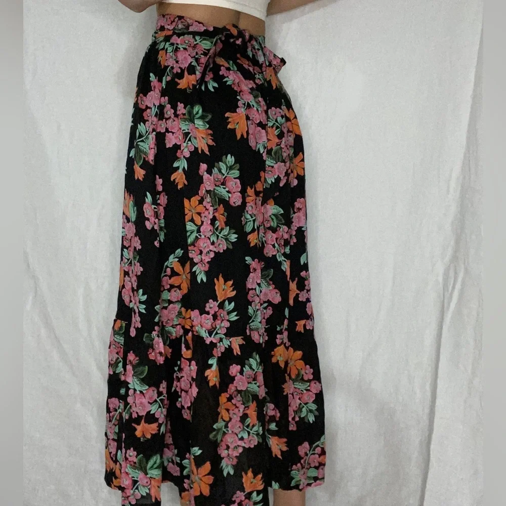 Ann Taylor Maxi Skirt - Picture 2 of 3